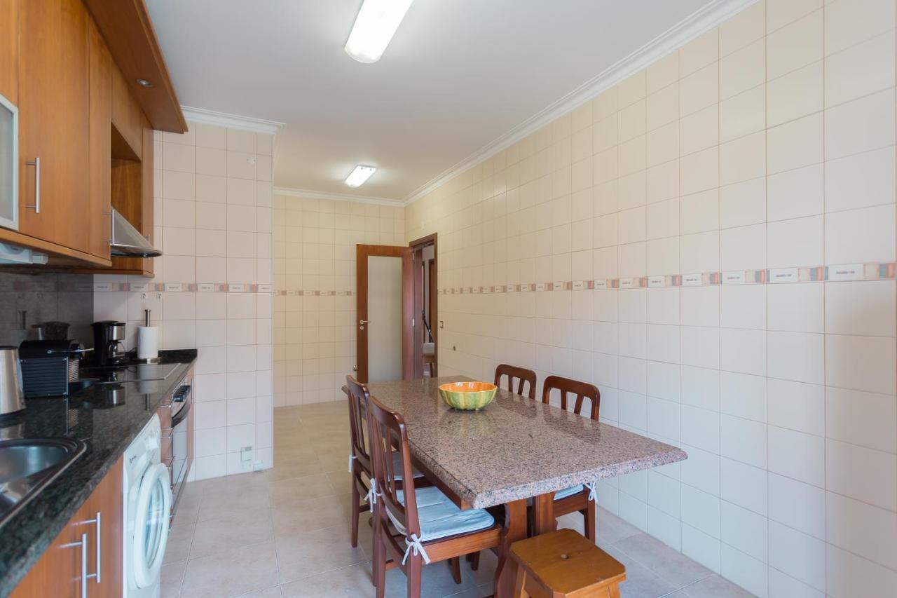 Apartamento Praia Sao Martinho Do Porto Luaran gambar